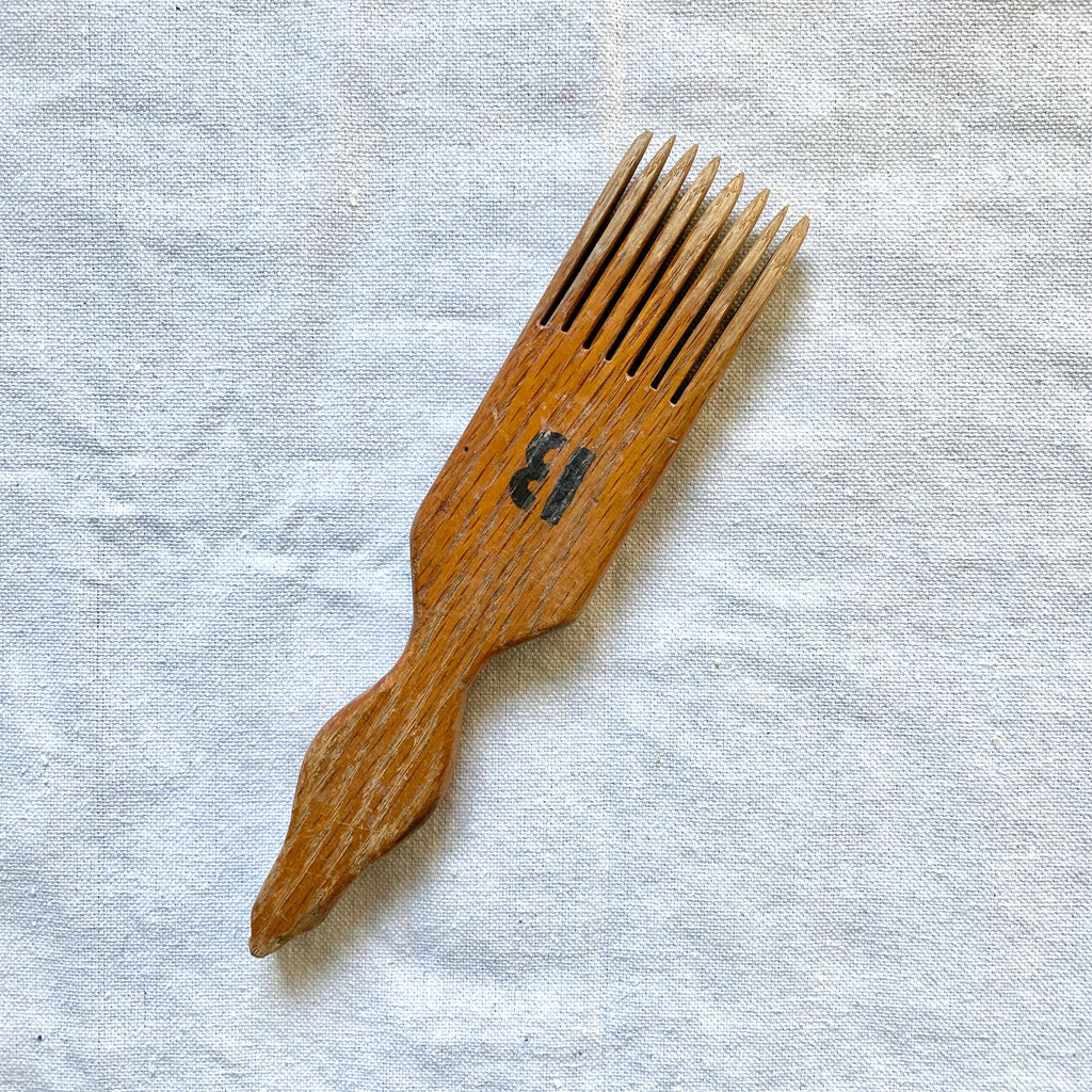 VINTAGE NAVAJO WEAVING COMB - 23